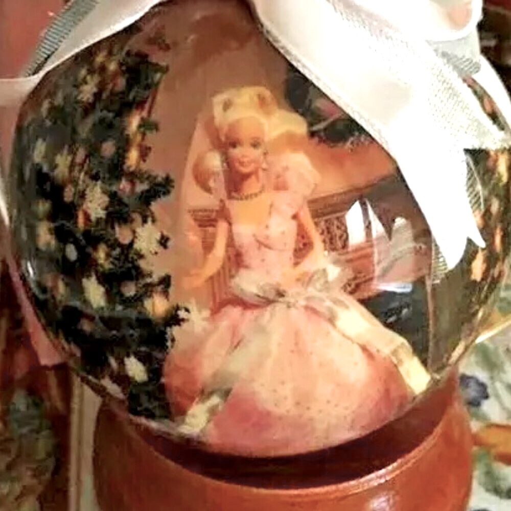 NIB 1997 BARBIE CHRISTMAS ORNAMENT & Stand Commemorating Walmart 35 Anniversary